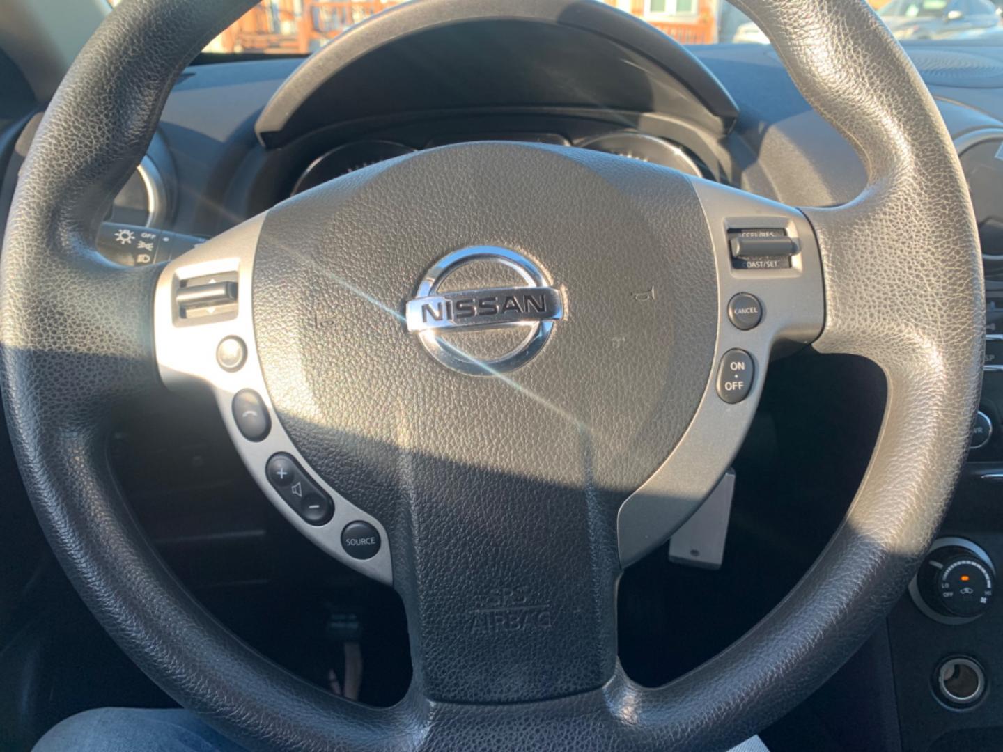 2015 Gray /gray Nissan Rogue Select (JN8AS5MT8FW) , AUTOMATIC transmission, located at 1830 North Belt Line Road, Irving, TX, 75061, (469) 524-0199, 32.834373, -96.993584 - Photo#15